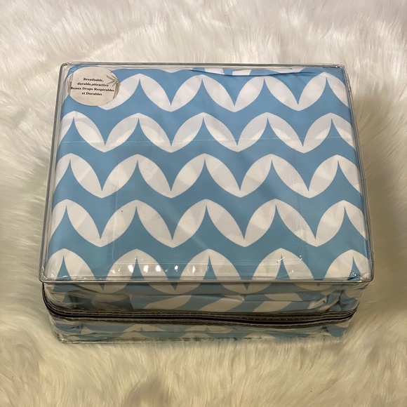 ✨FINAL RUN✨King 4pc Ice Blue Wave Bedsheets - Picture 2 of 5